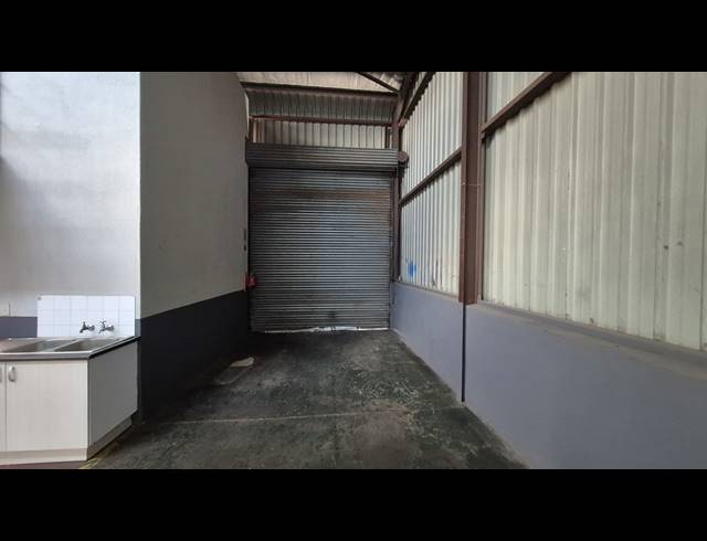 140M² FACTORY TO LET IN APEX